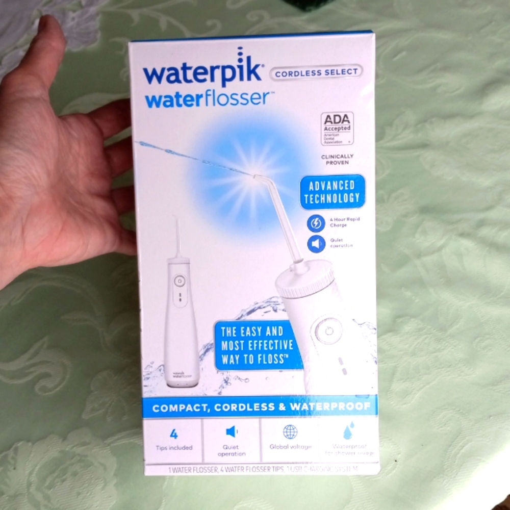 👄 Waterpik Water Flosser compact cordless waterproof w/USB charger in box 👄